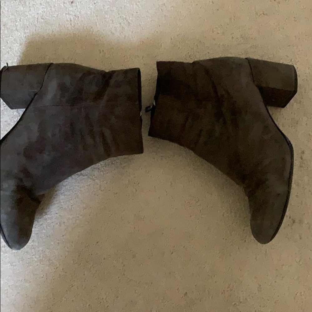 VINCE. Booties - Picture 4 of 6